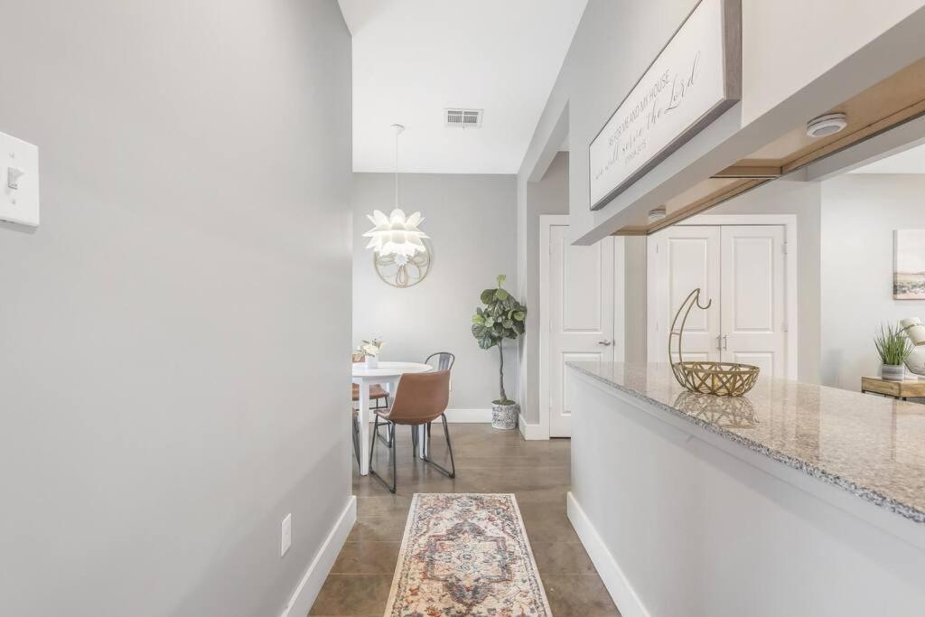 Cozy 2 Bed Townhome Near The Hospital لافايت المظهر الخارجي الصورة