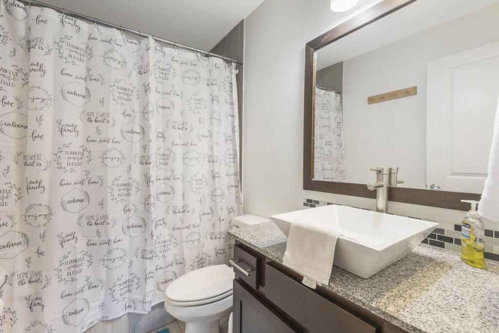 Cozy 2 Bed Townhome Near The Hospital لافايت المظهر الخارجي الصورة